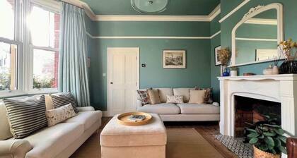 Stylish Victorian Home - Central Frome - Sleeps 8
