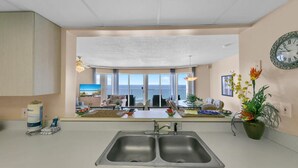 คอนโด, หลายเตียง (Long Beach Resort 2-1206) | ภายใน