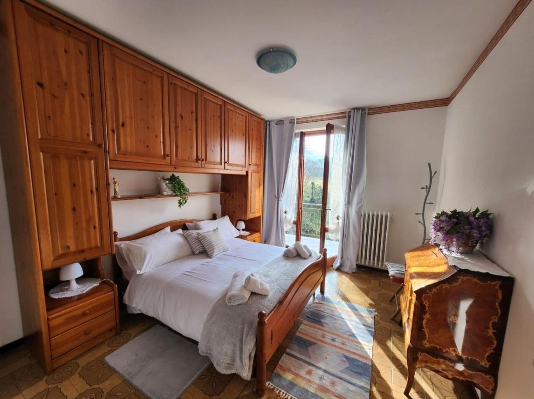 2 chambres, bureau, fer et planche à repasser, accès au Wi-Fi (inclus)