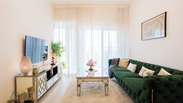 Deluxe-Apartment, Balkon, Stadtblick | Wohnbereich