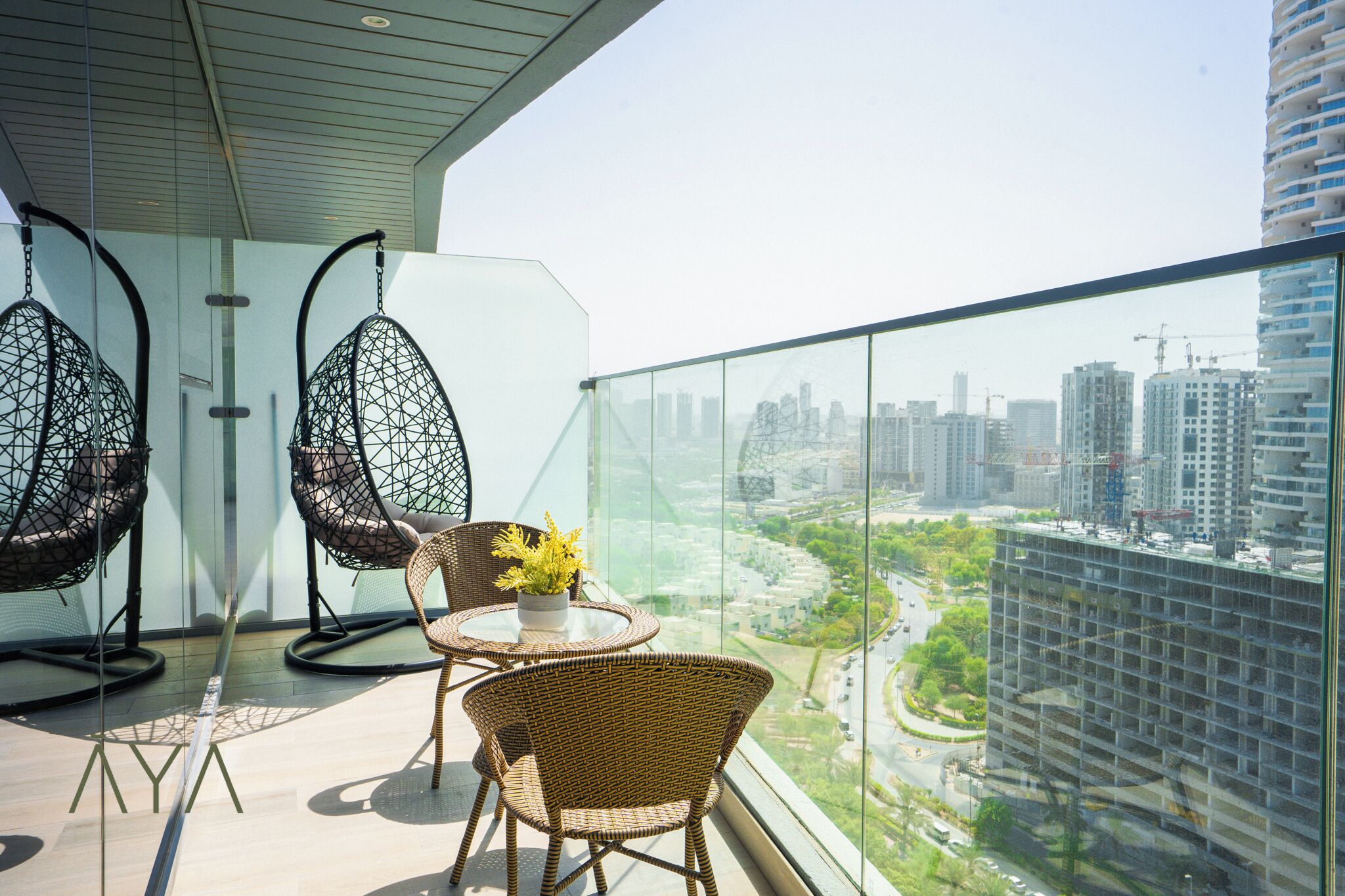 Apartamento luxo, sacada, vista para a cidade | Sacada