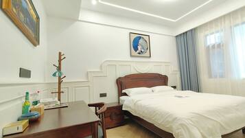 6 bedrooms, WiFi, bed sheets