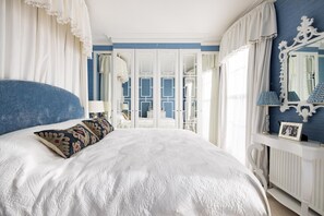 4 bedrooms, iron/ironing board, travel cot, free WiFi