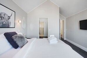 2 bedrooms, desk, iron/ironing board, free WiFi