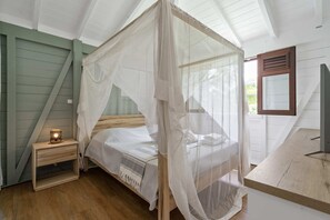 4 makuuhuonetta, silitysrauta/-lauta, ilmainen Wi-Fi, vuodevaatteet