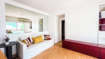 Apartment | Living area | TV