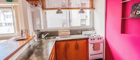 Apartamento | Cozinha privada | Chaleira elétrica, torradeira