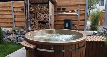 "Heuberg" apartment in the Inn Valley with hot tub - central & quiet location