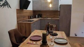 Kühlschrank, Ofen, Herdplatte, Geschirrspüler