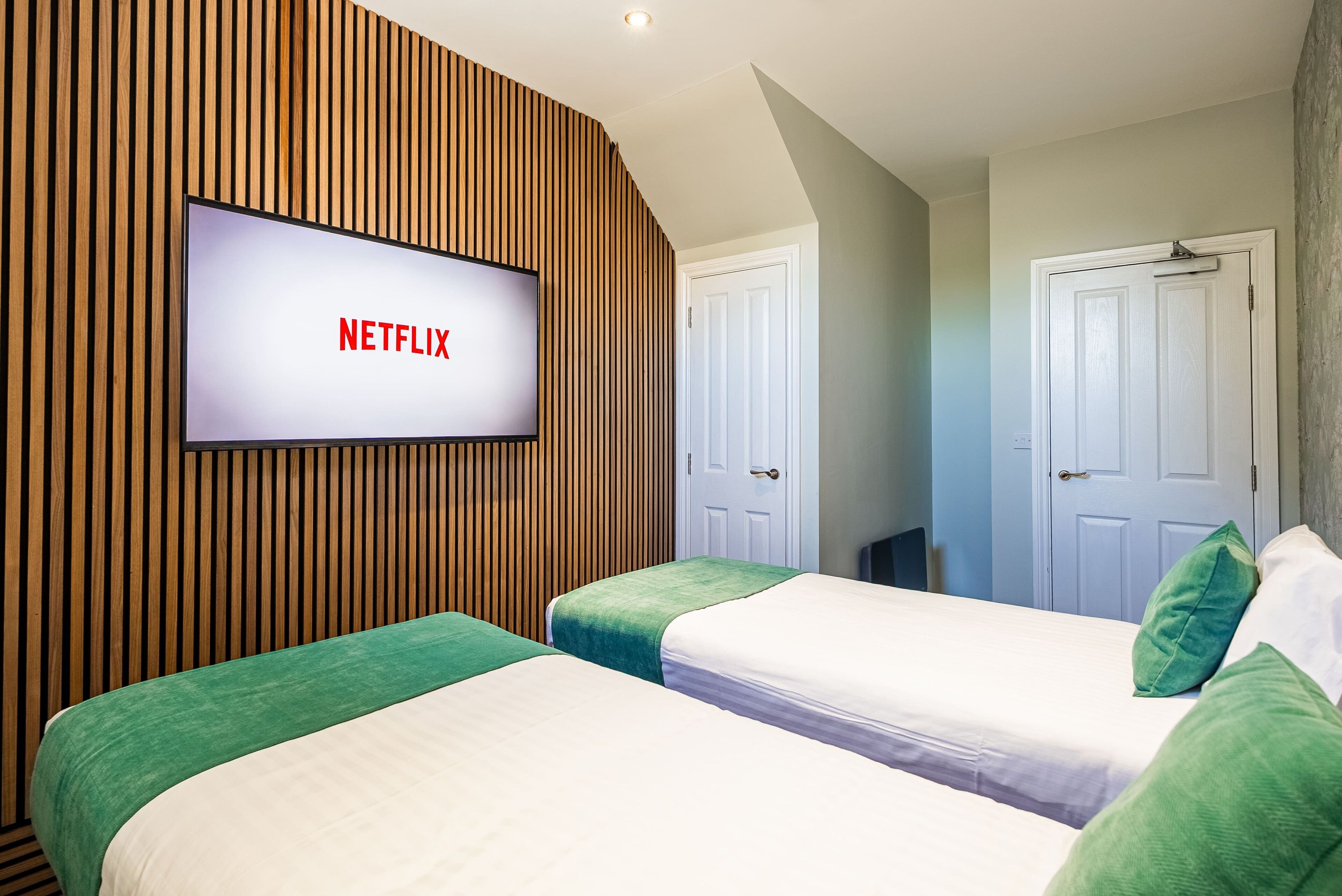 Family Cottage | Free WiFi, bed sheets