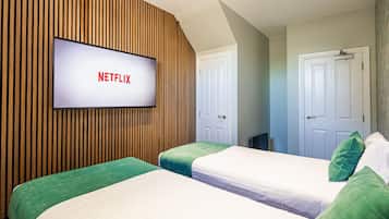 Family Cottage | Travel crib, free WiFi, bed sheets