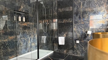 Family Room, 2 Bedrooms | Bathroom | Shower, hair dryer, towels, soap