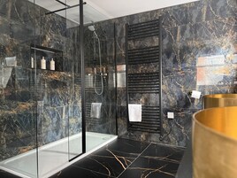 Family Room, 2 Bedrooms | Bathroom | Shower, hair dryer, towels, soap