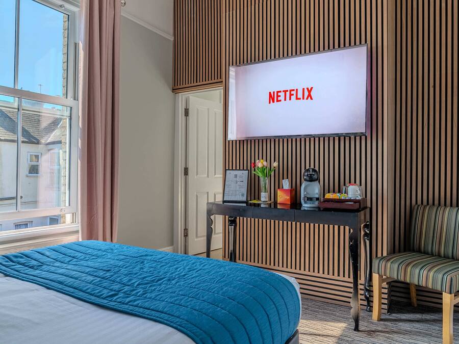 Free WiFi, bed sheets