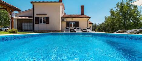 Talo | 4 makuuhuonetta, internet