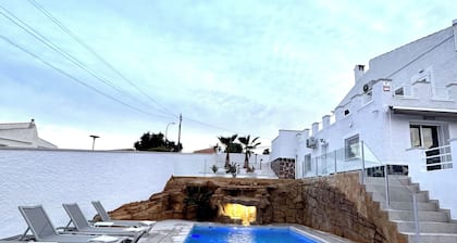 Luxurious detached villa, private pool in a privileged location