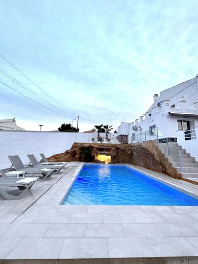 Luxurious detached villa, private pool in a privileged location