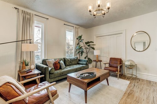 Stylish & Historic Home in SLC WIFI-Tesla  Charger-blocks away from Delta Center