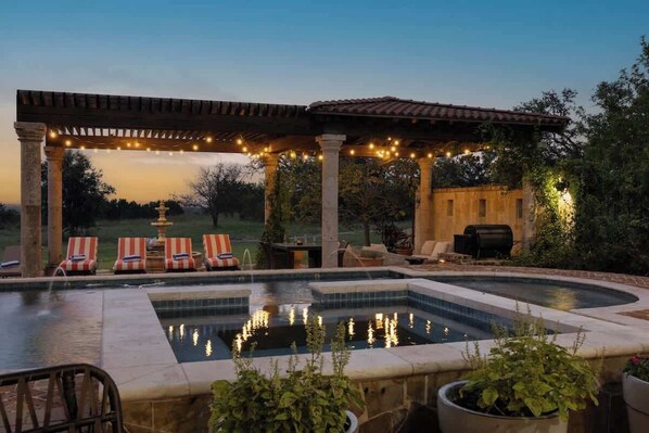 حمّام سباحة خارجي