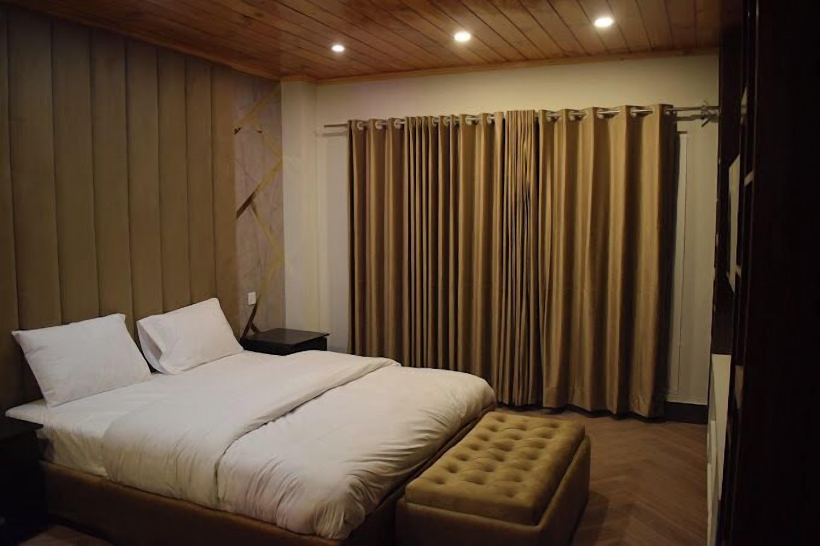 Deluxe Double Room, Mountain View | Iron/ironing board, free WiFi