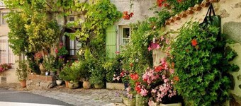 Centrally located in a beautiful town, private garden & parking
