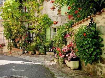 Centrally located in a beautiful town, private garden & parking