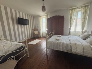 2 chambres, lit parapluie, Wi-Fi gratuit, draps fournis