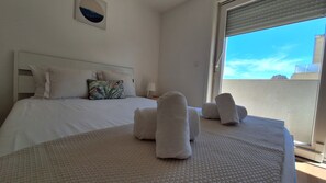 2 bedrooms, iron/ironing board, free WiFi, bed sheets - APARTMENT 10 (Vila Nova de Gaia)