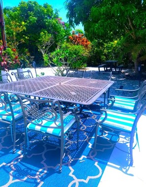 Outdoor dining - Walk to Siesta Key Beach! (Siesta Key)