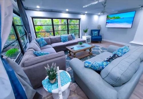 Walk to Siesta Key Beach!