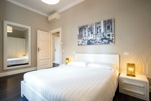 2 bedrooms, in-room safe, iron/ironing board, travel crib - Bright apartment with balcony between the Vatican, Campo de' Fiori and Trastevere (Roma)
