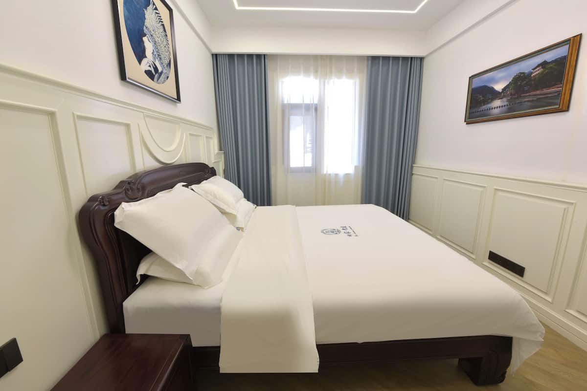 Superior Room | Premium bedding, individually decorated, desk, laptop workspace