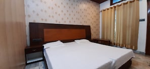 Memory-foam beds, free WiFi, bed sheets - Staywell Cottage Home Stay (Rishikesh)