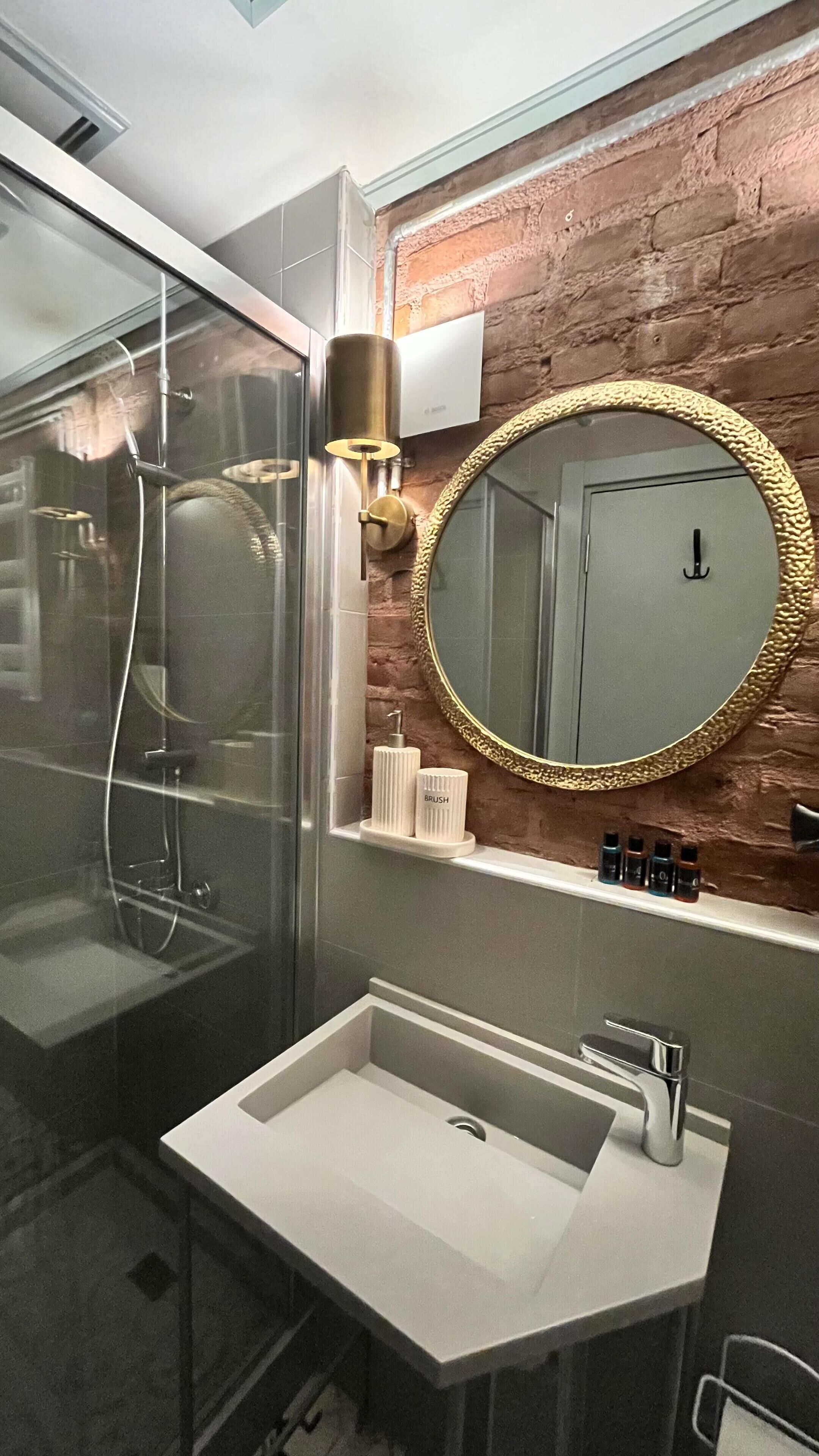 Comfort Single Room, Garden View, Courtyard Area | Bathroom | Shower, free toiletries, hair dryer, slippers