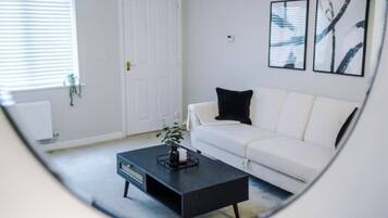 Televisi LED 32-inci dengan saluran TV kabel dan Netflix