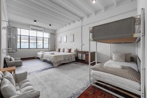 4 Schlafzimmer, Zimmersafe, Bügeleisen/Bügelbrett, kostenloses WLAN