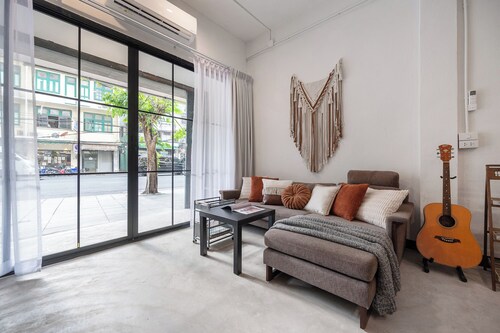 Sorrento Bangkok Old Town MRT Samyot