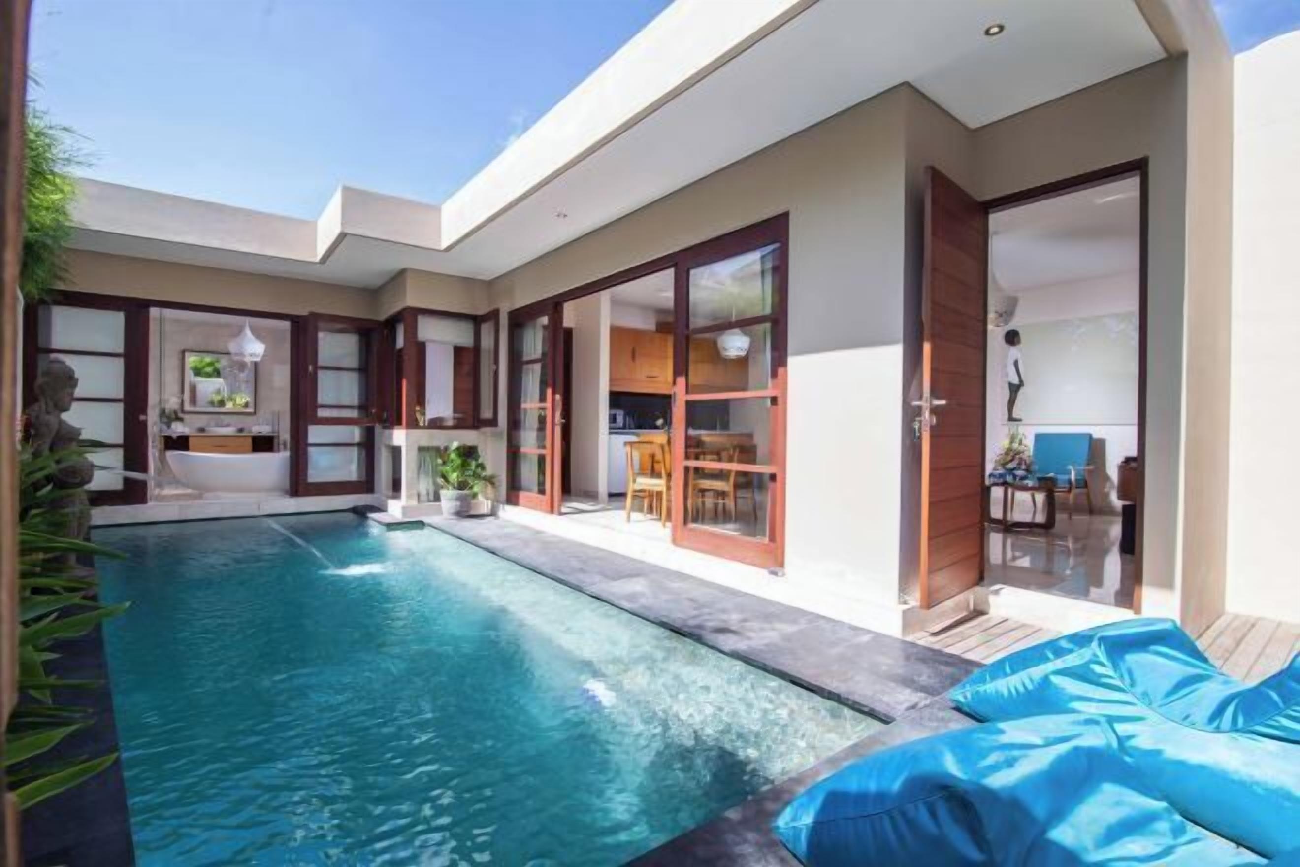 حمام سباحة خارجي