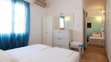 Standard Studio, Balcony, City View | 1 bedroom, bed sheets