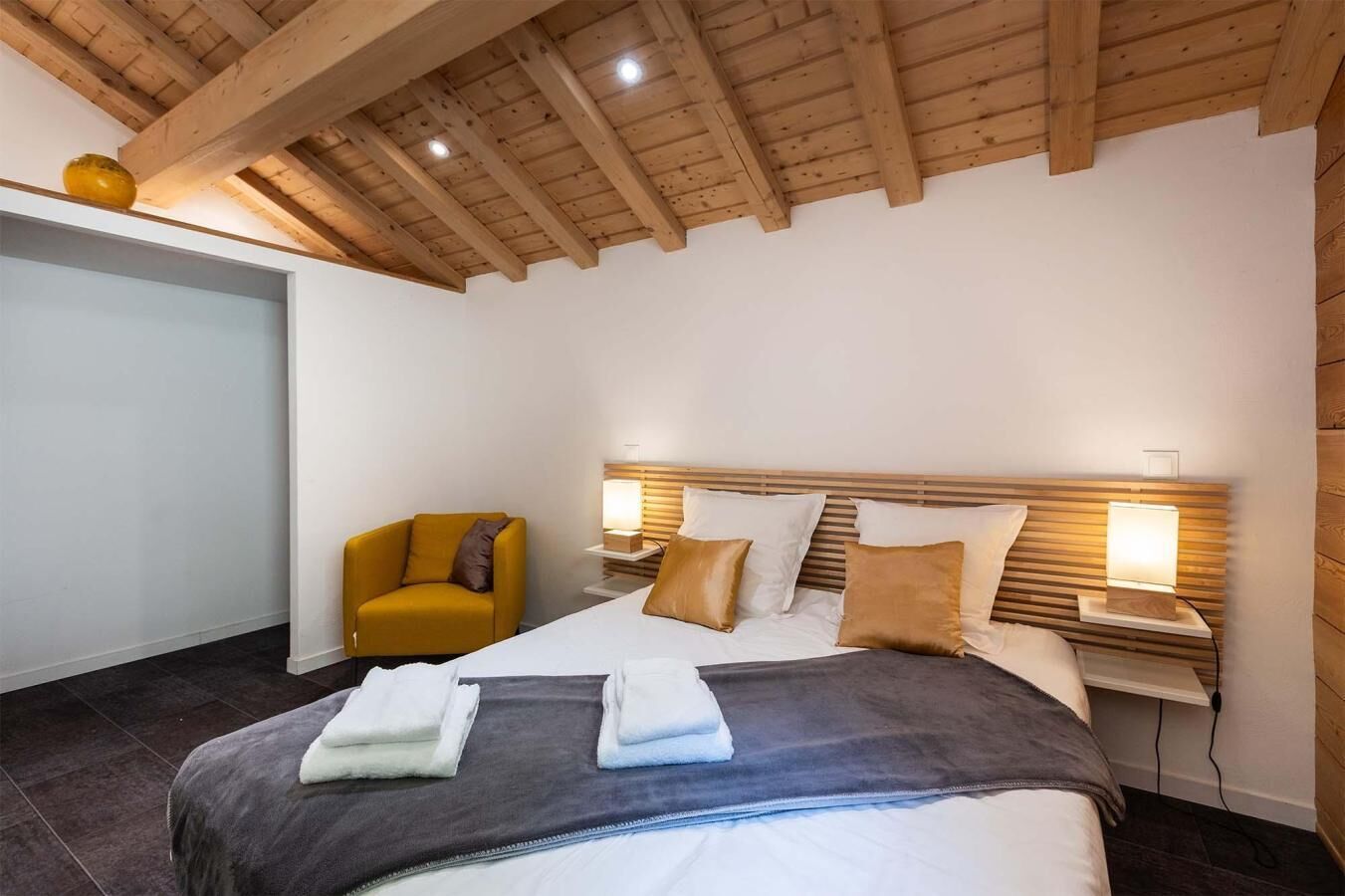 4 chambres, fer et planche à repasser, Wi-Fi, draps fournis