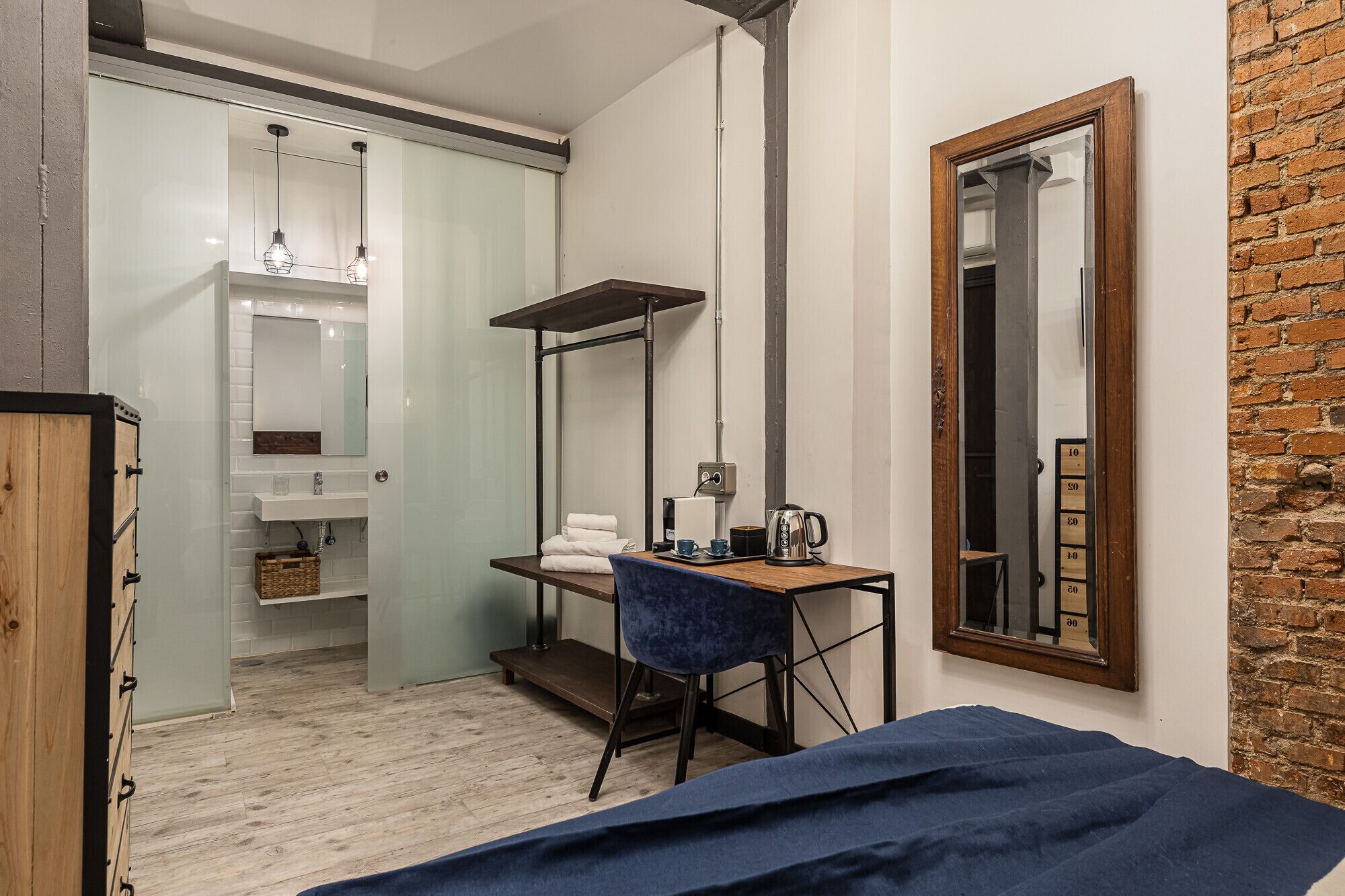 1 chambre, fer et planche à repasser, Wi-Fi gratuit