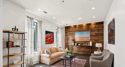 Modern Loft Near West End!