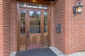 Exterior detail - 1 BDR Loft Near the Parthenon! (Nashville)