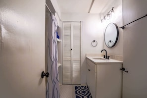 Douche, sèche-cheveux