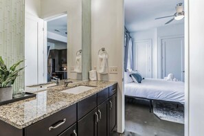 1 bedroom, iron/ironing board, WiFi, bed sheets - 1 BDR Loft close to Vanderbilt Hospital (Nashville)