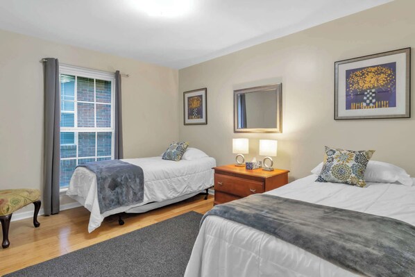 3 bedrooms, iron/ironing board, WiFi, bed sheets