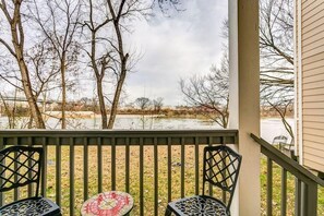 Property grounds - Riverfront Condo Centrally located Near DT (Nashville)