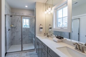 Douche, sèche-cheveux