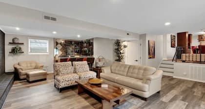 Luxurious 4BR home, Pet friendly!