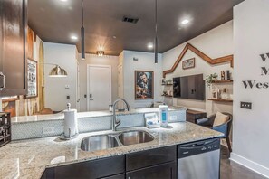 Interior - Chic West End Loft Right Next Door to Vanderbilt! (Nashville)